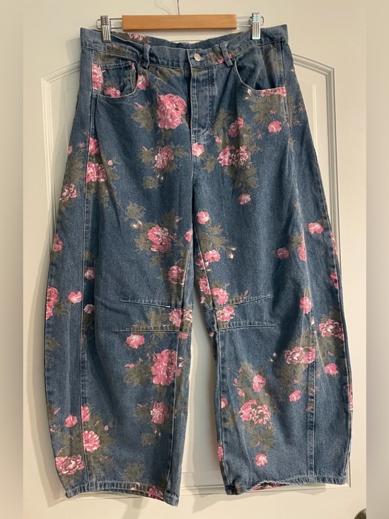 eesome Pants - ee:some Floral Print Barrel Leg Jeans Medium Wash Button Pockets L